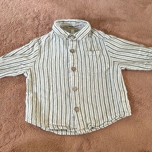 Rylee and Cru button down shirt. 55% linen 45% viscose. Size 12-18 months.